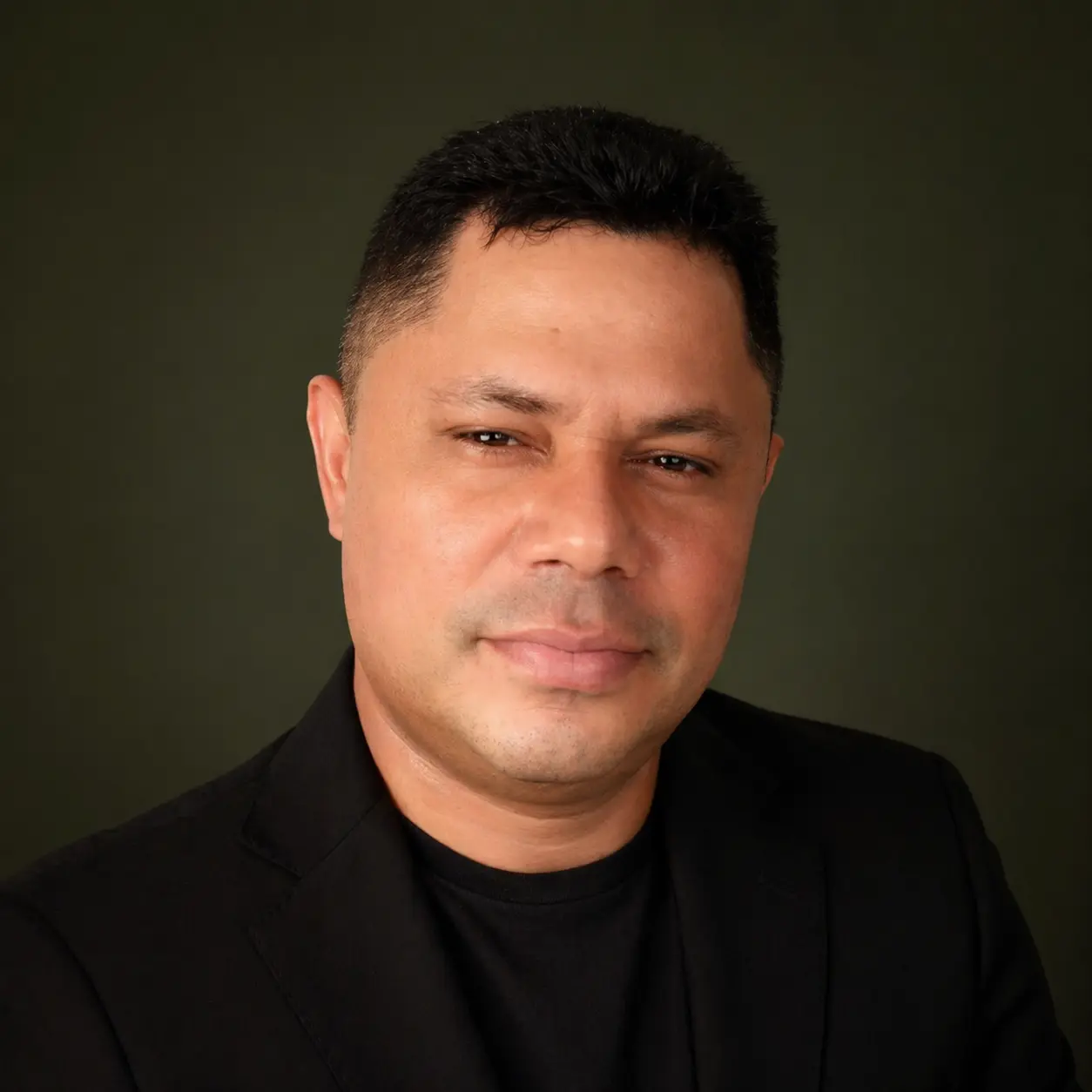 Adriano Fernandes, corretor de imóveis — CRECI-CE 15.608